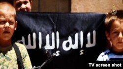 Des enfants enrôlés par le groupe Etat islamique. Capture d'écran d'une vidéo postée par le groupe armé le 16 novembre 2015.