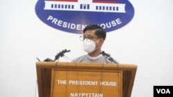 နေပြည်တော်သတင်းစာ ရှင်းလင်းပွဲမှာတွေ့ရတဲ့ သမ္မတရုံး ပြောခွင့်ရဦးဇော်ဌေး။ (မှတ်တမ်းဓာတ်ပုံ - နိုဝင်ဘာ ၀၃၊ ၂၀၂၀)