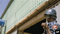 Sudanese policemen guard a warehouse where referendum materials were handed over to Southern Sudanese authorities, 30 Oct 2010 in Khartoum