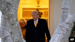 သမ္မတ Donald Trump ကိုအိမ်ဖြူတော်အရာရှိချုပ်နဲ့ တွေ့ရစဉ်