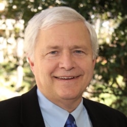 南加州大学安纳伯格传播学院教授托马斯·霍利汉