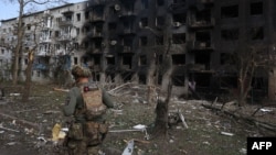 Американските законодавци ќе ја разгледаат новата воена помош за Украина во посебен предлог-закон, откако поголемиот пакет за безбедност заглави.