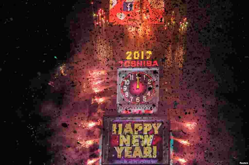 Fireworks and confetti mark the new year in Times Square in New York, U.S. Jan. 1, 2017.