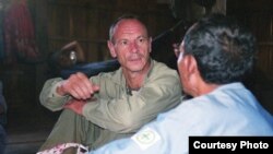 បណ្ឌិត Sylvain Vogel សាស្រ្តាចារ្យ​ភាសា​សំស្ក្រឹត​និង​ភាសាវិទ្យា​នៃ​សាកលវិទ្យាល័យ​ភូមិន្ទ​វិចិត្រ​សិល្បៈ​និង​ជា​អ្នកស្រាវជ្រាវ​ឯករាជ្យ​លើ​ភាសា​ពូនង​។ (រូបថត៖ ផ្តល់​ឲ្យ​ដោយ​លោក Peter Maguire)