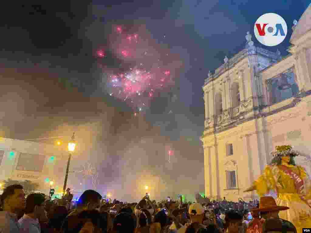 El 7 de diciembre los nicaragüenses celebran "La gritería", festividad en honor a la Purísima e Inmaculada Concepción de María. Esta fiesta religiosa nacional se celebra en todos los pueblos y ciudades de Nicaragua. Foto Houston Castillo/VOA.