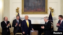 Başkan Trump kripto para zirvesi düzenledi.