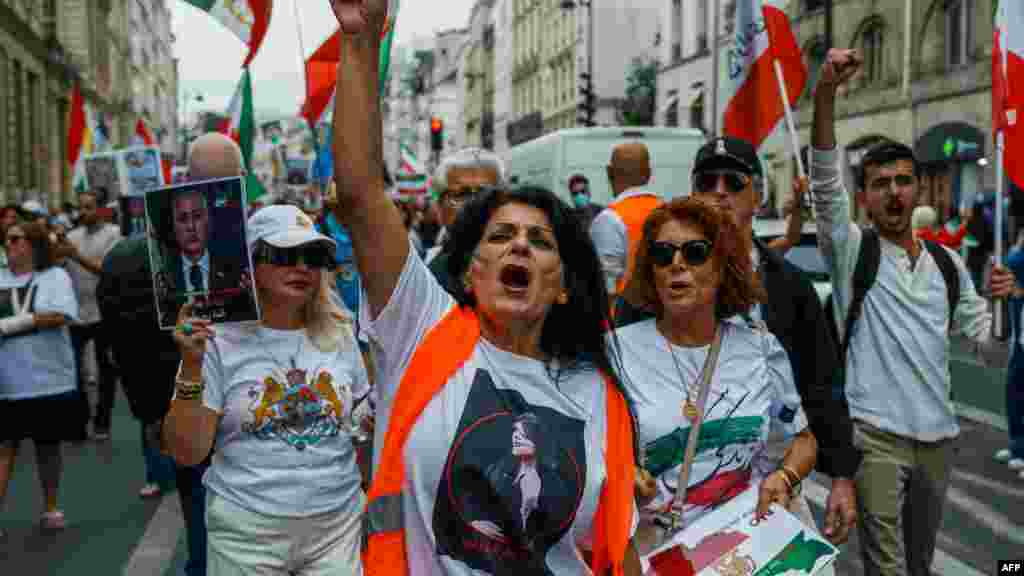 &nbsp;تجمع&zwnj; اعتراضی در پاریس به مناسبت نخستین سالگرد کشته شدن مهسا امینی در بازداشت گشت ارشاد (شنبه ۲۵ شهریور ۱۴۰۲)