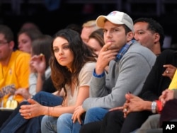 Міла Куніс та Ештон Кучер