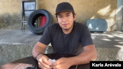 Joel Peña, habitante de Nuevo Cuscatlán, habla con la Voz de América sobre la gestión del mandatario en la presidencia de El Salvador. [Fotografía Karla Arévalo / VOA]