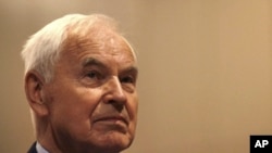 FILE - Hans Modrow listens during the last party convention of the PDS (Party of Democratic Socialism), June 15, 2007 in Berlin. 