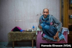 Mohamed, a 35-year-old father of five, who is currently unable to work due to a stomach illness, says, “We’ve been out of gas for days, and I can only afford to feed us cheese or fava beans with falafel.”