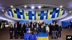 Ukrainian President Volodymyr Zelenskyy, center, European Commission President Ursula von der Leyen, left, Ukrainian Prime Minister Denys Shmyhal, EU and Ukraine official pose for a photo during the EU-Ukraine summit in Kyiv, Ukraine, Feb. 2, 2023.