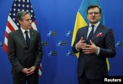 آنتونی بلینکن و دمیترو کولبا، وزیران خارجه ایالات متحده و اوکراین، در بروکسل، پایتخت بلژیک. پنجشنبه ٧ آوریل ٢٠٢٢