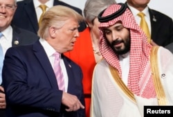 Donald Tramp va Muhammad bin Salmon, Osaka, Yaponiya, 28-iyun, 2019