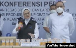 Kepala BPOM Penny Kusumastuti Lukito dan Direktur Tindak Pidana Tertentu, Bareskrim Polri, Brigjen Pol Pipit Rismanto, memberikan keterangan pers, Senin (31/10). (Foto: creenshot)