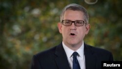 اندرو پارکر رئیس دستگاه های امنیتی و اطلاعاتی بریتانیا - آرشیو