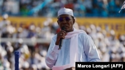 Le président tchadien Idriss Déby Itno s'adresse à ses partisans lors de son meeting de campagne électorale à N'djamena, le 09 avril 2021. 