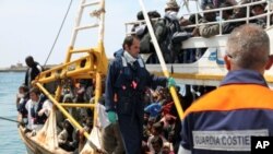 25 Libyan Refugees Found Dead on Boat