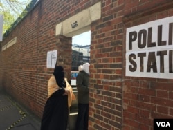 FILE - Voters are seen entering a polling station in London's largely Muslim Whitechapel neighborhood, London, May 5, 2016. (L. Ramirez/VOA)