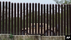 ARCHIVO - La frontera entre Estados Unidos y México cerca de Brownsville, Texas, el 21 de enero del 2025. (AP foto/Eric Gay). 