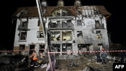 Зруйнованих готель у Харкові 11 січня 2024 року. Фото: SERGEY BOBOK/AFP