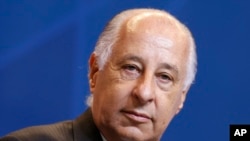 Le président de la fédération brésilienne de football, Marco Polo Del Nero, écoutant des questions lors d'une conférence de presse au Brésil, Rio de Janeiro le 10 aout 2016 (AP Photo/Felipe Dana, File)