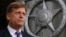 U.S. Ambassador Michael McFaul walks outside as he leaves the Russian Foreign Ministry headquarters in Moscow, May 15, 2013.