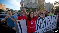 Opposition members shout slogans against Venezuela's President Nicolas Maduro during a protest, in Caracas, Venezuela, March 31, 2017. Venezuelans have been thrust into a new round of political turbulence after the government-stacked Supreme Court gutted Congress of its last vestiges of power.