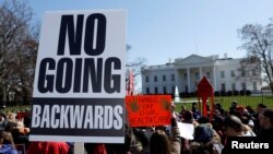 Protesters demonstrate against U.S. President Donald Trump outside the White House in Washington, March 23, 2017. 