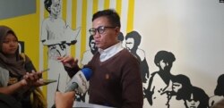 Direktur Eksekutif Amnesty International Indonesia Usman Hamid. (Foto: Sasmito/VOA)