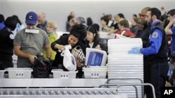 Travelers at John F. Kennedy International Airport in New York go through security screening, 22 Oct 2010