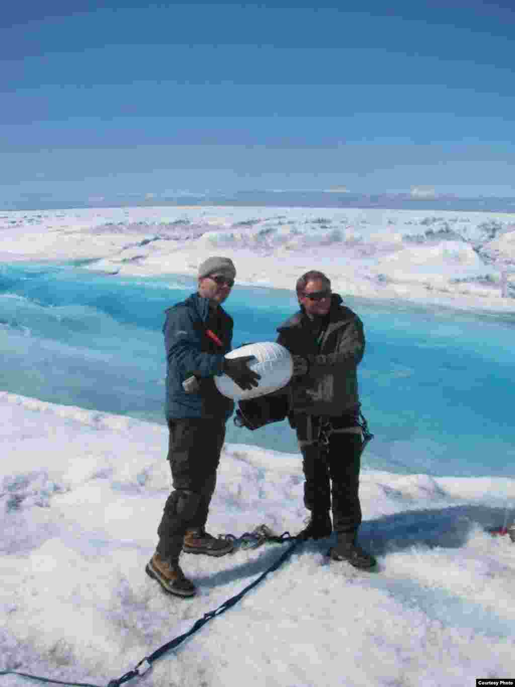 To calculate river flow, researchers used autonomous GPS beacons, which drift down the river broadcasting its location and velocity to communications satellites. (UCLA/ Laurence C. Smith)