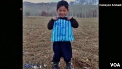 Murtaza Ahmadi dengan jersey timnas Argentina No. 10 yang dipakai oleh Lionel Messi (foto: dok).