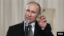 PM Vladimir Putin diperkirakan tidak akan memenangkan pilpres Rusia bulan Maret dalam satu putaran, karena popularitasnya yang turun.