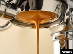 Atomo Coffee's 'beanless coffee', which uses superfoods and upcycled ingredients to mimic the molecular structure of coffee, is seen in this handout picture obtained by Reuters on September 29, 2023. (Atomo Coffee/Handout via REUTERS)