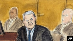 En este boceto de la sala del tribunal, Genaro García Luna, centro, está flanqueado por alguaciles estadounidenses antes del veredicto de su juicio, el martes 21 de febrero de 2023, en un tribunal federal de Nueva York.