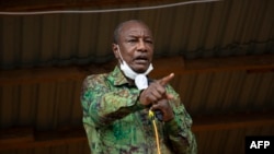 Ce n'est pas la première fois que des poursuites sont engagées contre l'ex-président Alpha Condé, déjà mis en cause pour des faits présumés notamment d'assassinats, actes de torture, enlèvements et viols.