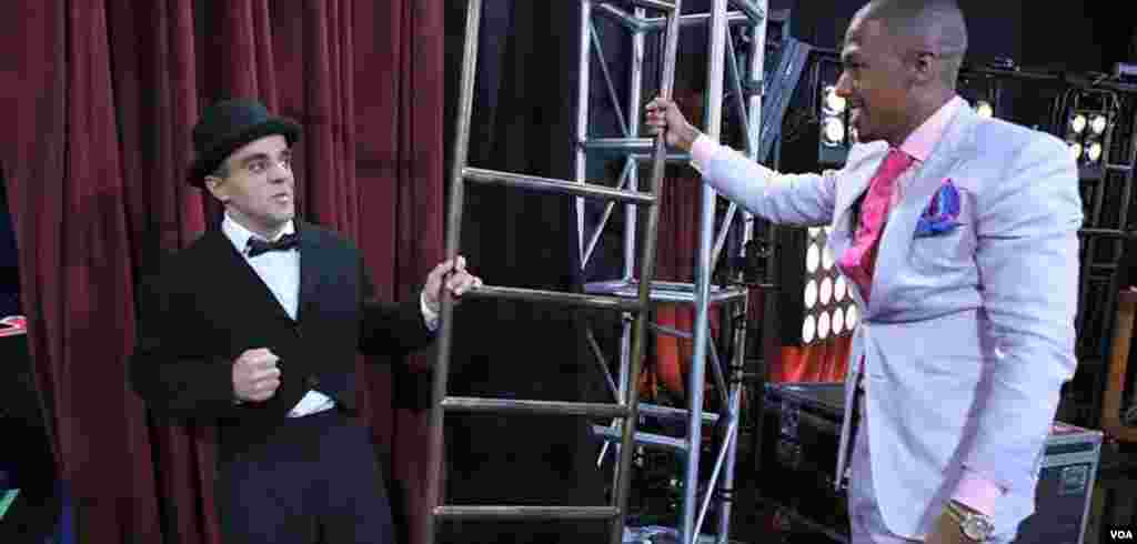 Üzeyir Novruzov America&#39;s Got Talent şousun aparıcısı ilə