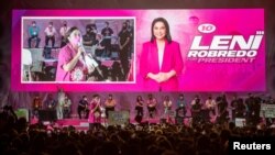 Wakil Presiden Filipina Leni Robredo, calon presiden untuk pemilihan 2022, berkampanye di Kota San Fernando, Provinsi Pampanga, Filipina, 9 April 2022. (REUTERS/Lisa Marie David)