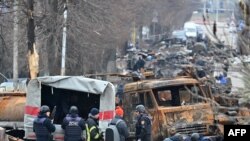 En Fotos | La dura tarea de limpiar la basura letal que deja la guerra