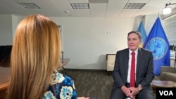 El nuevo director de Organización Panamericana de la Salud (OPS) Jarbas Barbosa, convesa con la Voz de América sobre los retos para este primer año de su mandato de cinco años al frente del organismo regional. [Foto cortesía: Hakim Shammo / VOA]