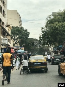 Senegal’s roads pose problems for those who are physically challenged. (Annika Hammerschlag/VOA)