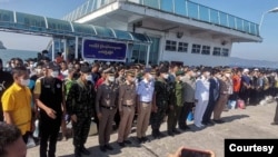 လွတ်ရက်စေ့မြန်မာတွေ ထိုင်းဘက်ကပြန်ပို့စဉ်။(photo: FED)