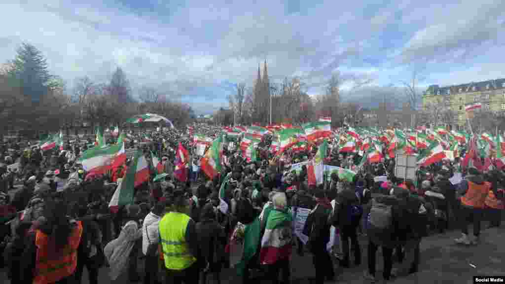 تجمع ایرانیان مقابل پارلمان اروپا در استراسبورگ فرانسه با درخواست تعیین سپاه پاسداران به عنوان سازمان تروریستی؛ دوشنبه ۲۶ دی ۱۴۰۱