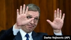 Predsednik Srbije Aleksandar Vučić tokom rasprave u Skupštini Srbije (Foto: AP/Darko Vojinović)