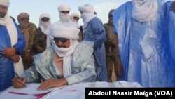  La Coordination des mouvements de l'Azawad est l'un des principaux signataires de l'accord de paix signé en 2015 entre l'ex-rébellion touareg et le gouvernement malien.