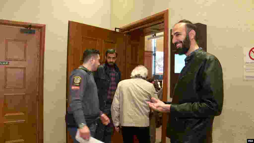 اعضای خانواده حمید نوری در دادگاه