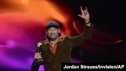 Troy Kotsur accepts the award for best supporting male for "CODA" at the 37th Film Independent Spirit Awards on Sunday, March 6, 2022, in Santa Monica, Calif. 