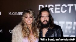 Heidi Klum (kiri) dan Tom Kaulitz di City Market Pavilion, Los Angeles, 12 Februari 2022. (Willy Sanjuan/Invision/AP)
