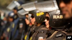 মেনেনডেজ বাংলাদেশ পুলিশের বিশেষ বাহিনী র‍্যাব-এর বিরুদ্ধে মানবাধিকার লঙ্ঘনের অভিযোগ আনেন। ফাইল ফটোঃ ২৯ ডিসেম্বর, ২০১৮।